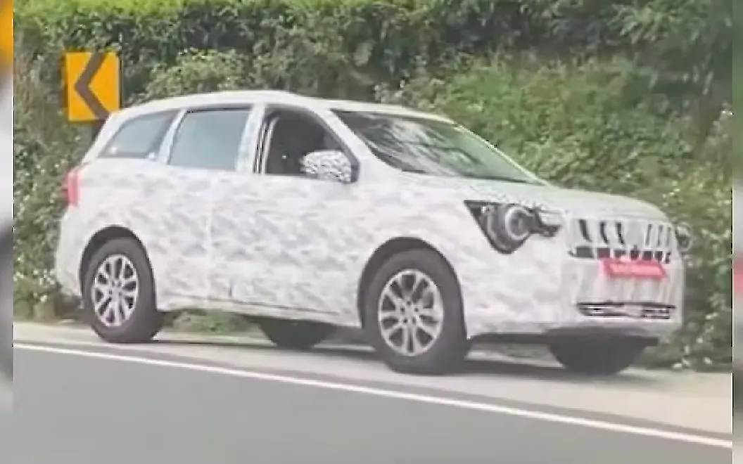 Mahindra XUV 7XO Front Right View