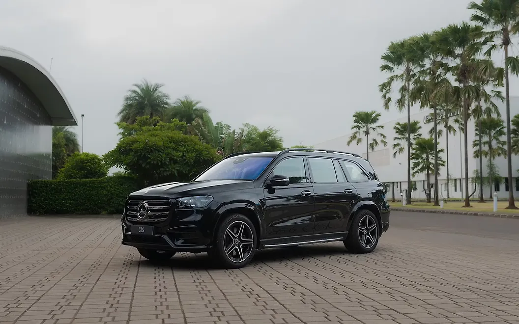 Mercedes-Benz GLS Front Left View