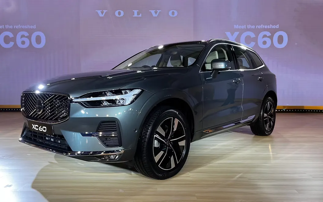Volvo XC60 Front Left View