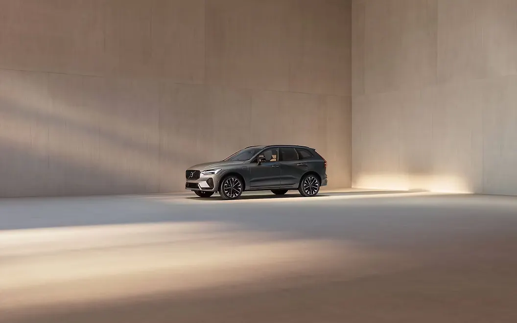 Volvo XC60 Right View