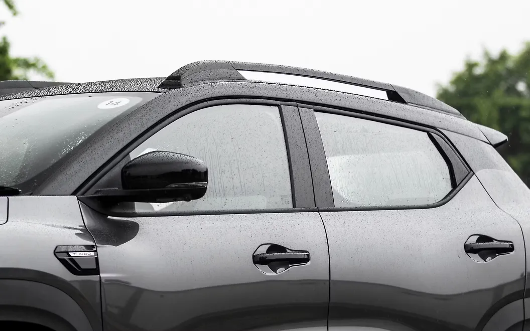 Renault Kiger Side Top