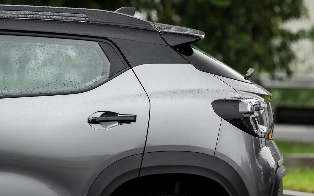 Renault Kiger Side Top