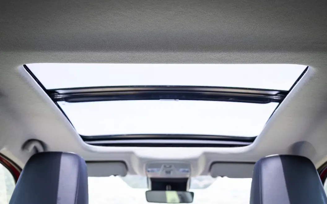 Maruti Suzuki Victoris Sunroof
