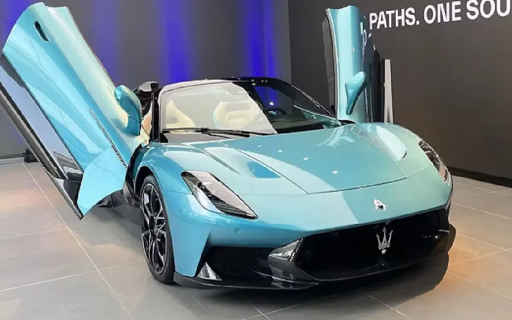 Maserati MCPura Front Right View