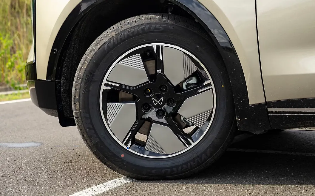 Mahindra XEV 9S