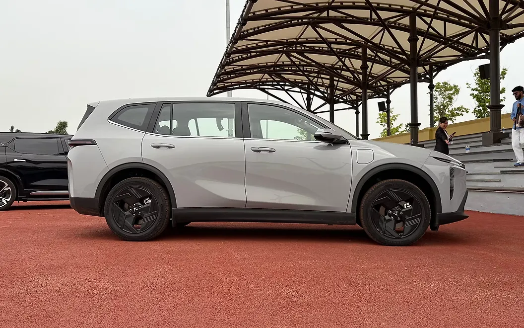Vinfast VF MPV 7 Right View