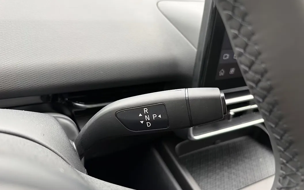 Vinfast VF MPV 7 Drive Mode Selector
