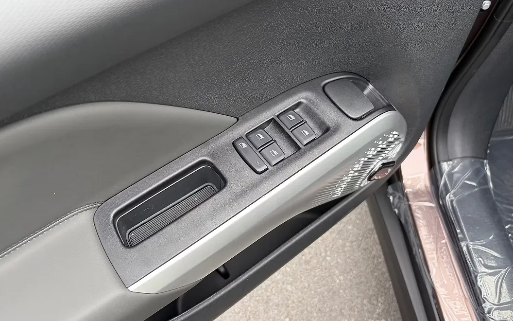 Vinfast VF MPV 7 Driver Window Controls