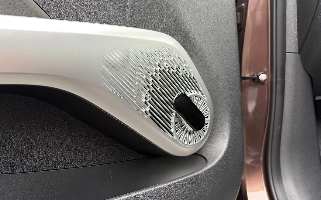 Vinfast VF MPV 7 Front Speakers