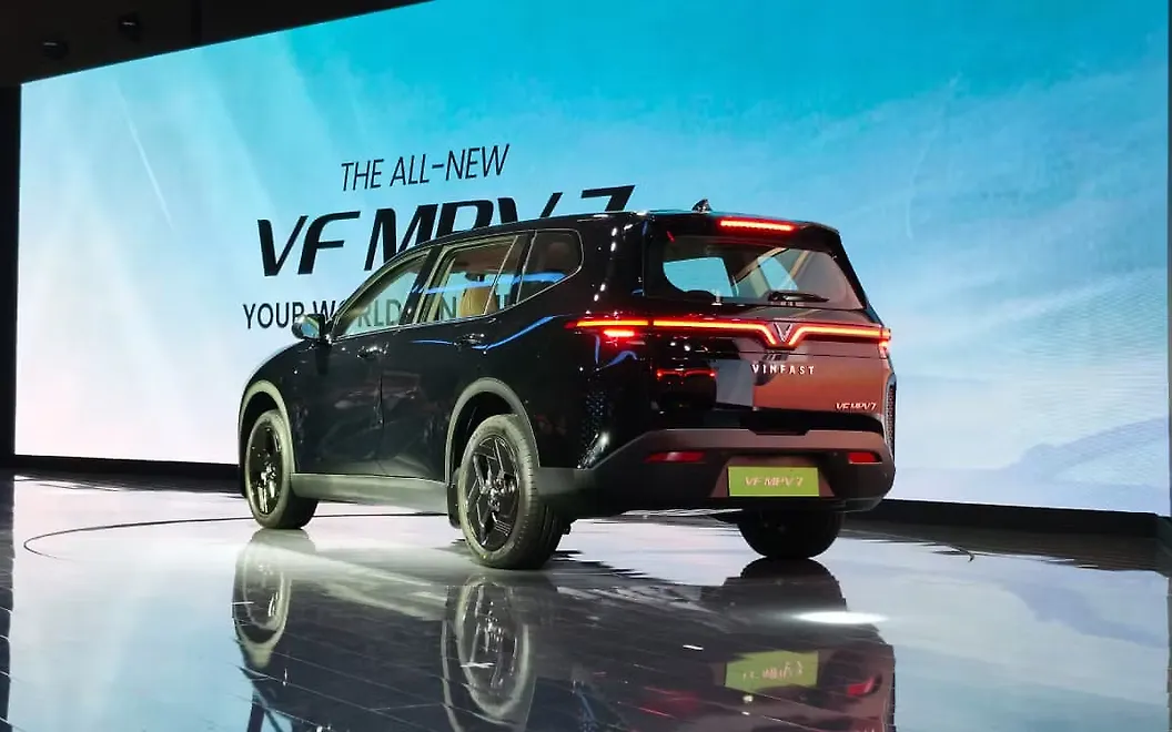 Vinfast VF MPV 7 Rear Left View