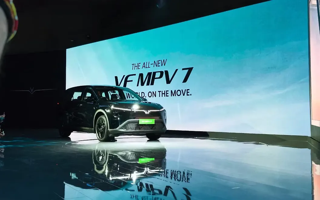 Vinfast VF MPV 7 Front Right View