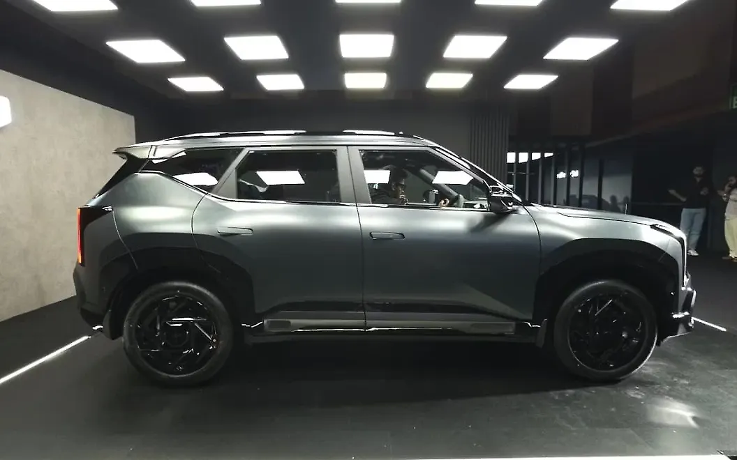 Kia Seltos Right View