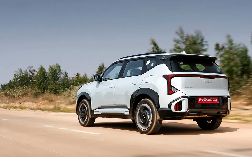 Kia Seltos Rear Left View