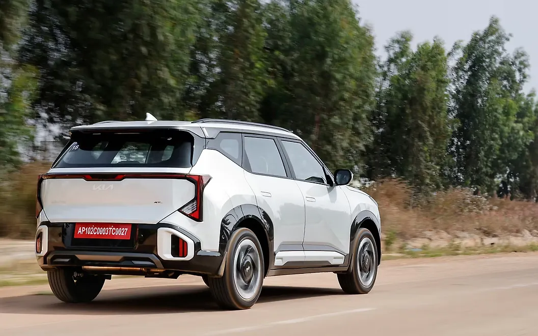 Kia Seltos Right Rear View