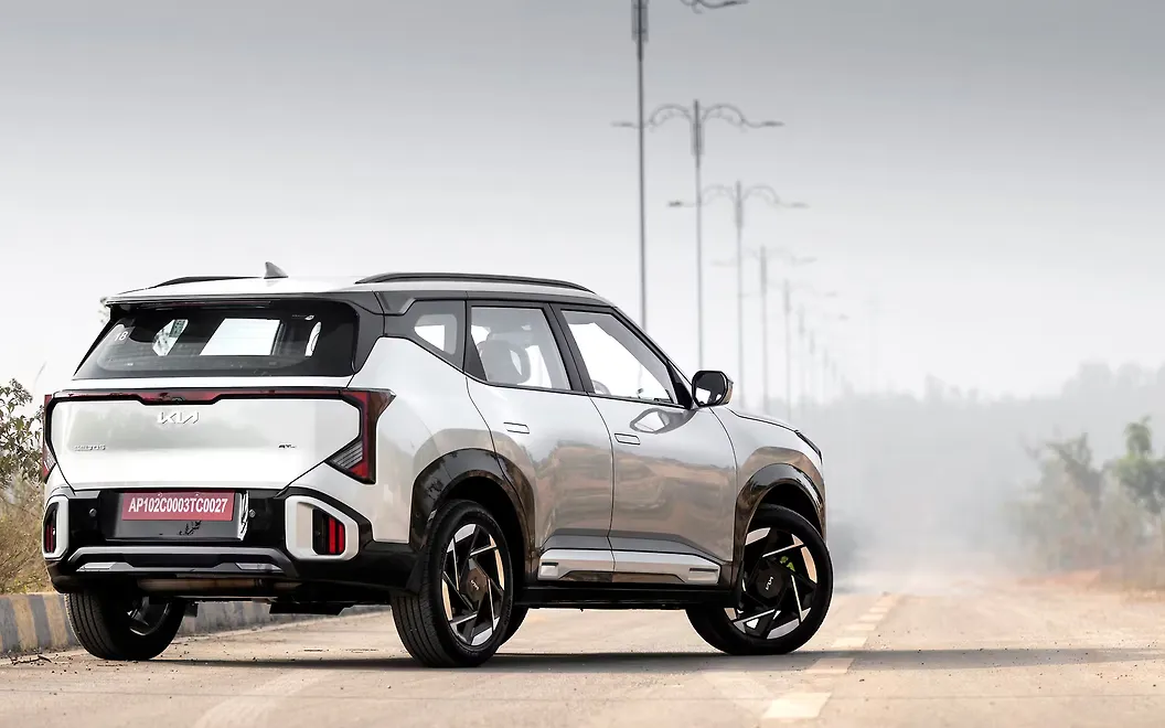 Kia Seltos Right Rear View