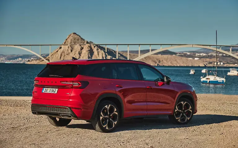 Skoda Kodiaq RS - Rear Left View | Skoda Kodiaq RS Images
