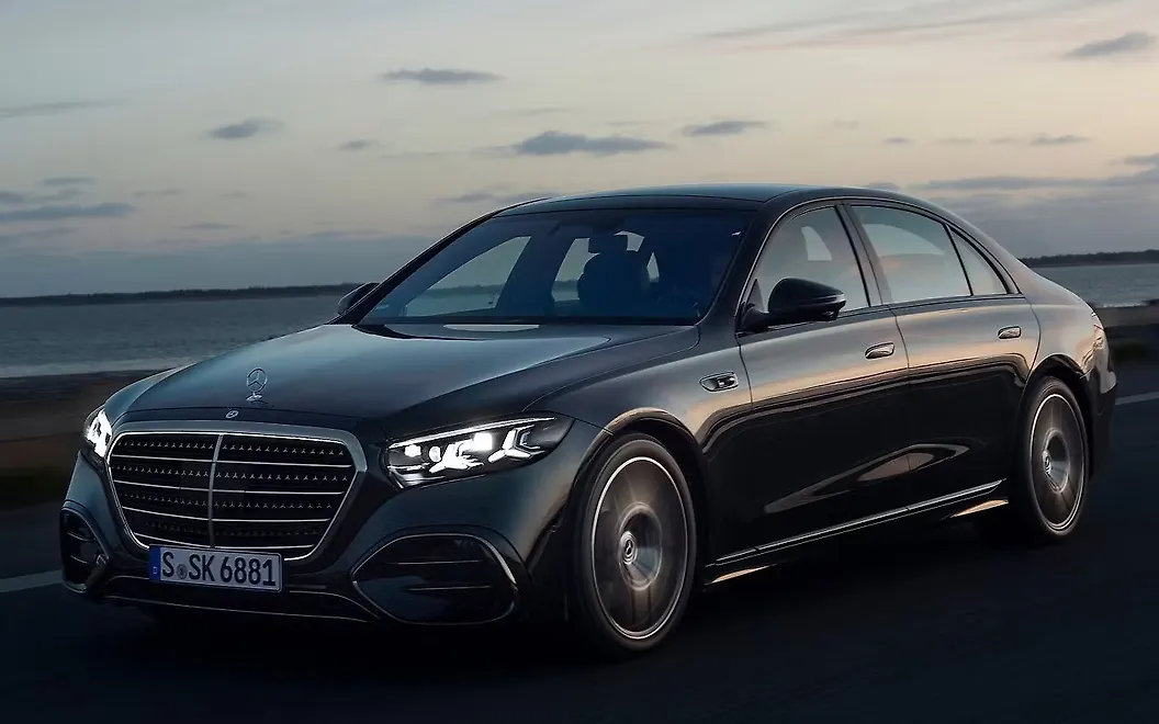 Mercedes-Benz S-Class Front Left View