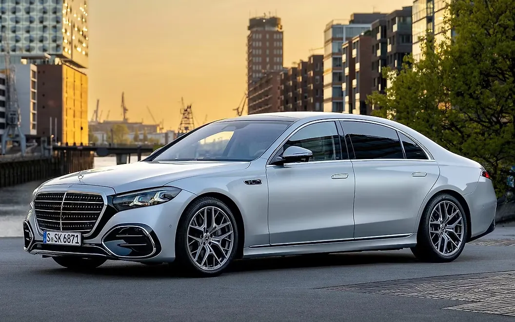 Mercedes-Benz S-Class Front Left View