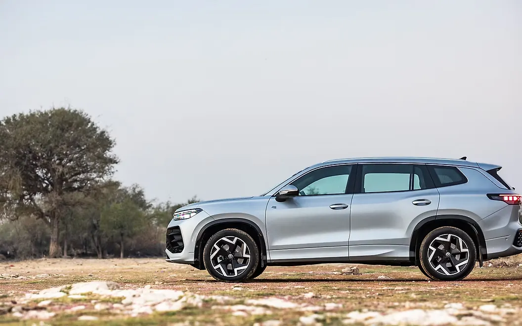 Volkswagen Tayron R-Line Left View