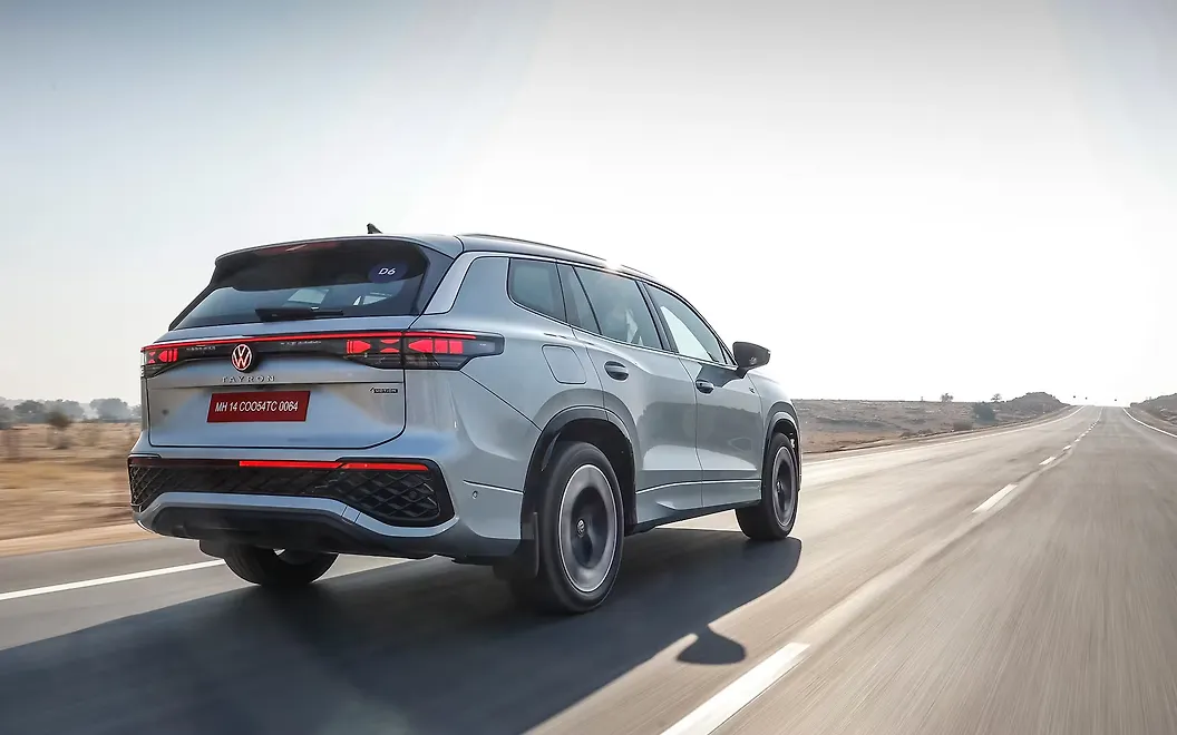 Volkswagen Tayron R-Line Right Rear View
