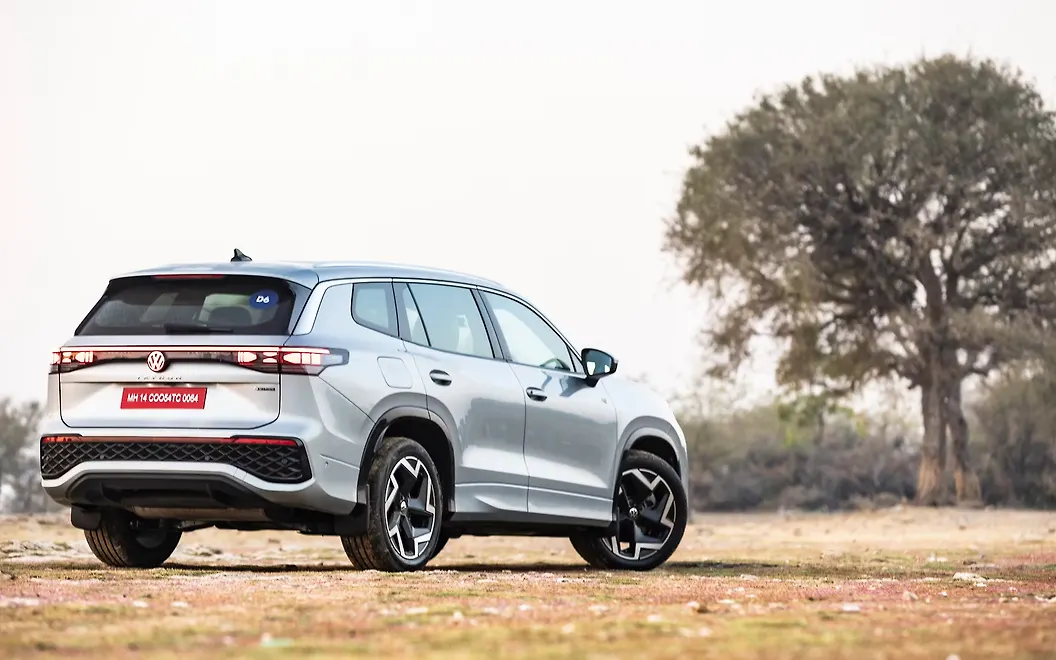 Volkswagen Tayron R-Line Right Rear View