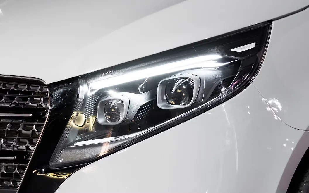 Mercedes-Benz V-Class Head Light
