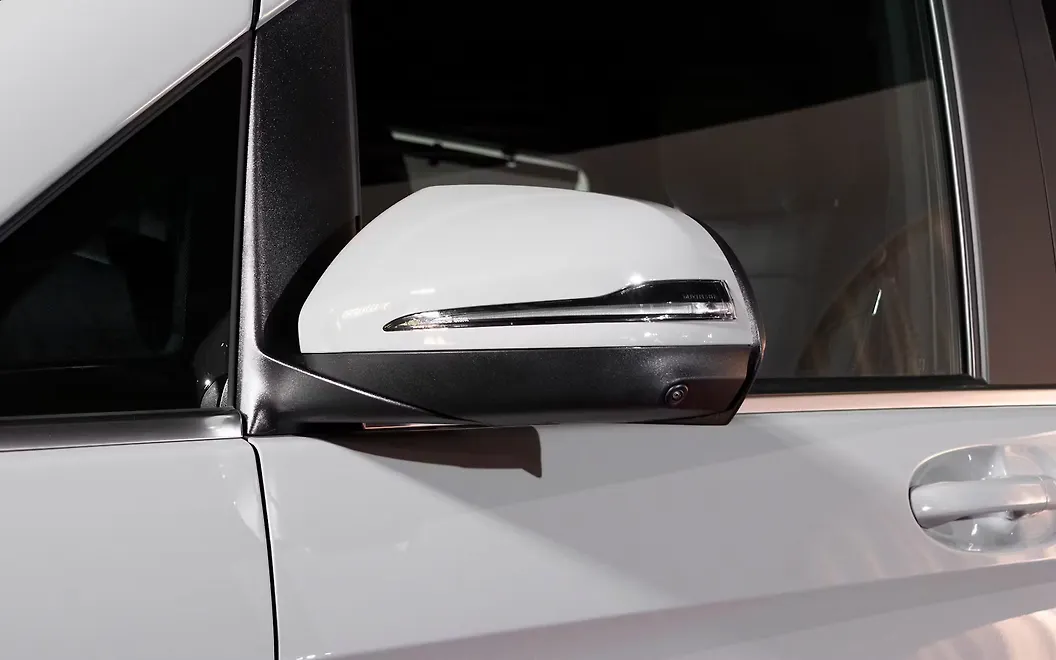 Mercedes-Benz V-Class Indicators on OVRM