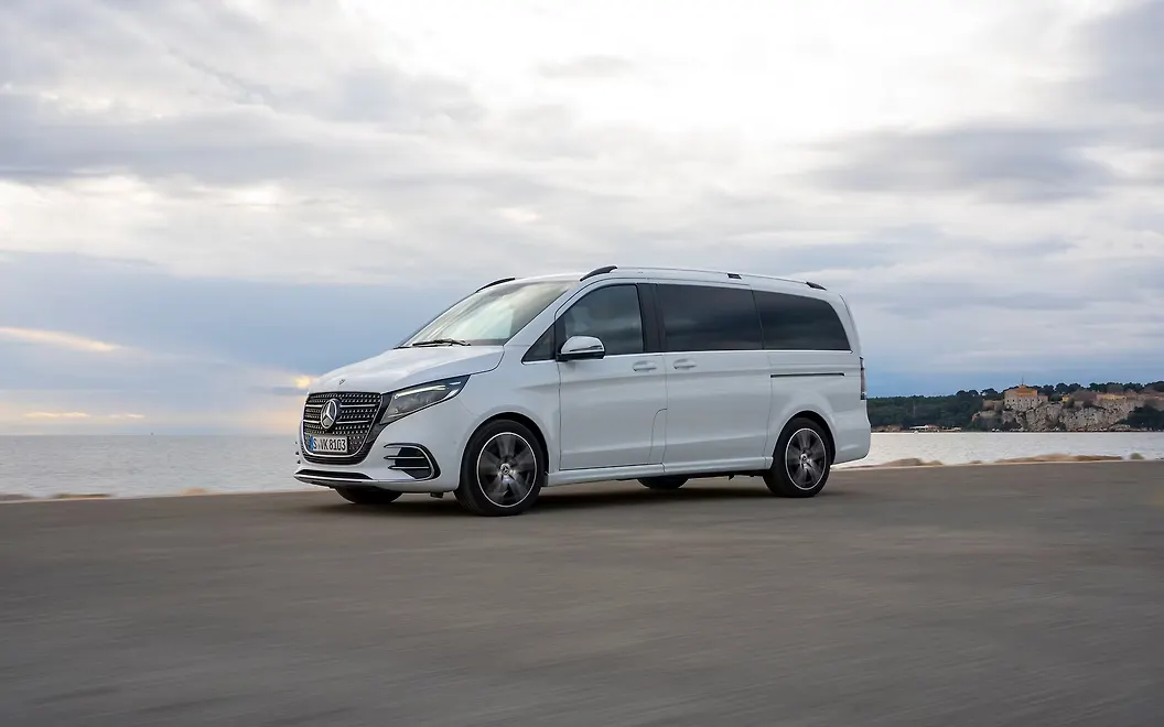 Mercedes-Benz V-Class Front Left View
