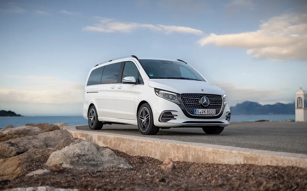 Mercedes-Benz V-Class Front Right View