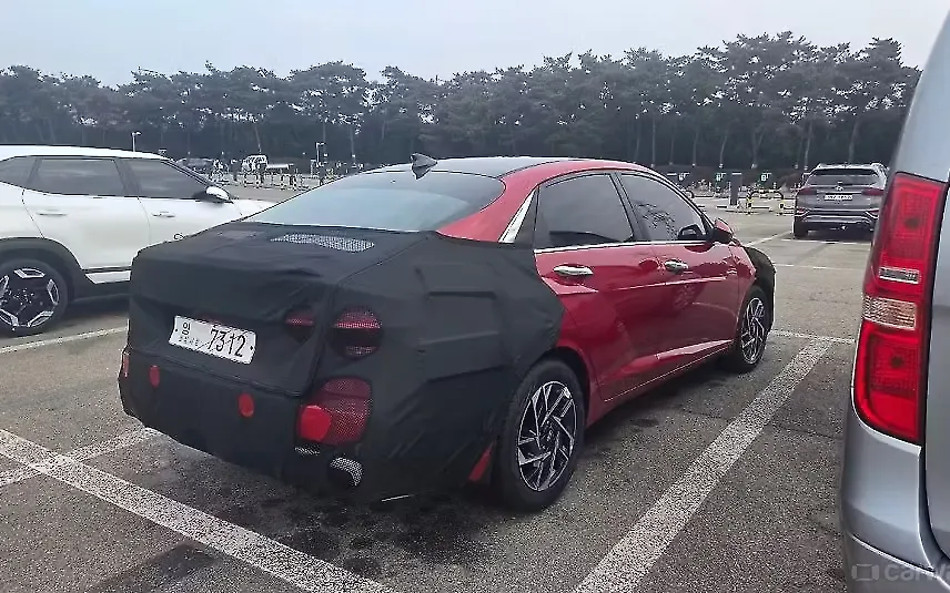 Hyundai Verna Right Rear View