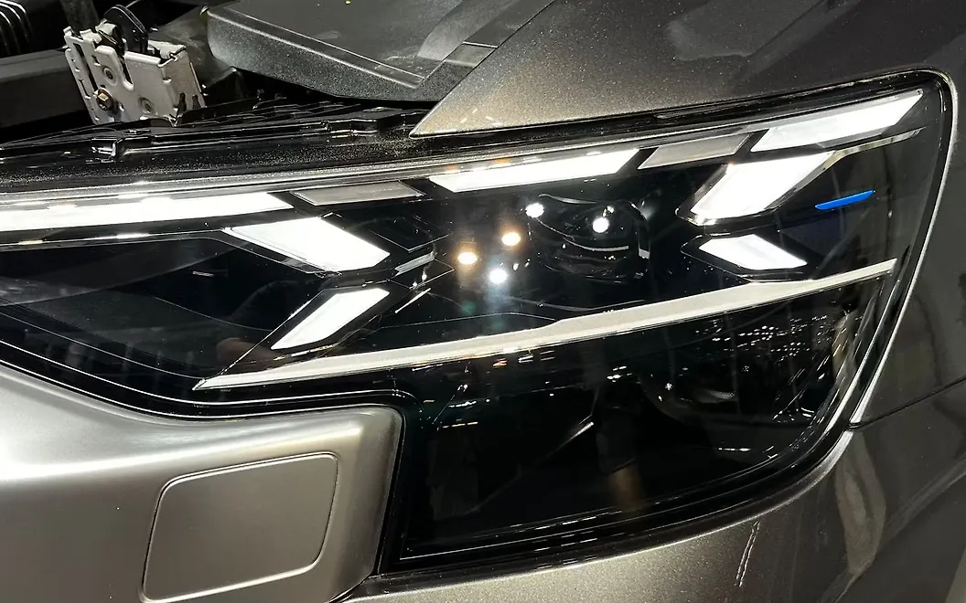Audi SQ8 Head Light
