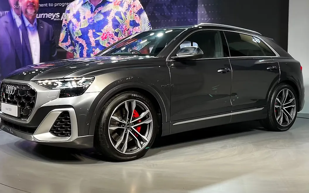Audi SQ8 Front Left View