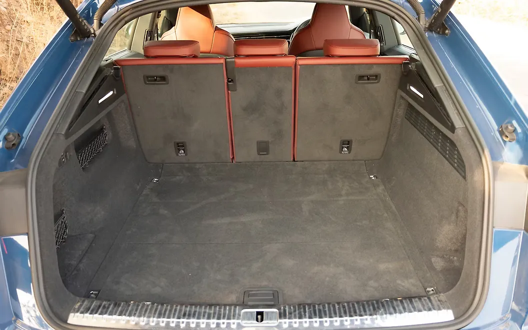 Audi SQ8 Bootspace