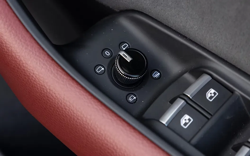 Audi SQ8 ORVM Controls