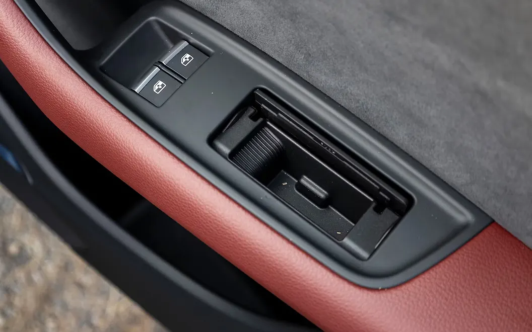 Audi SQ8 Passenger Window Controls
