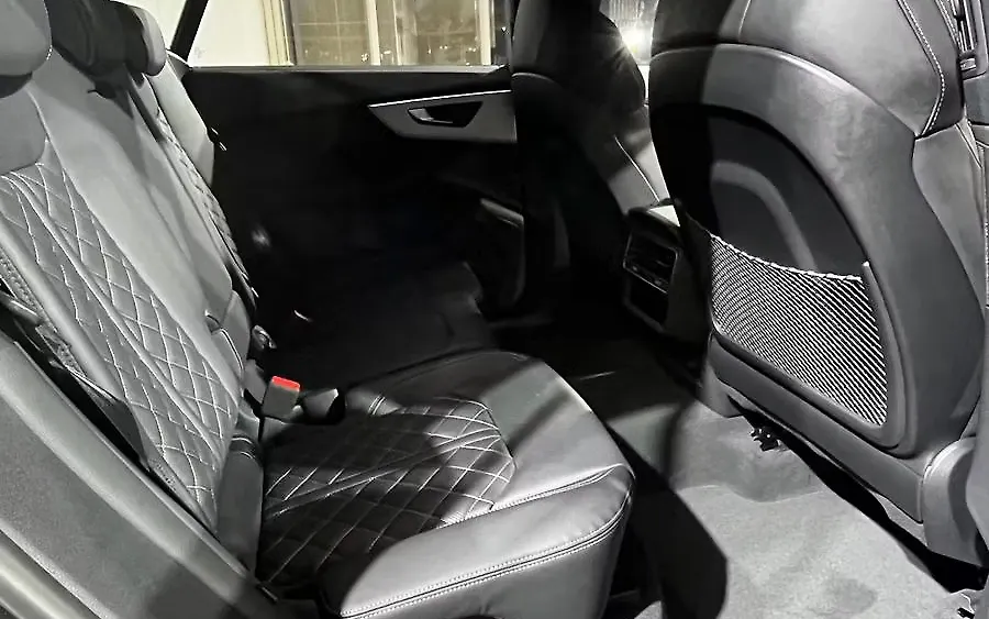 SQ8 Rear Passenger Seats