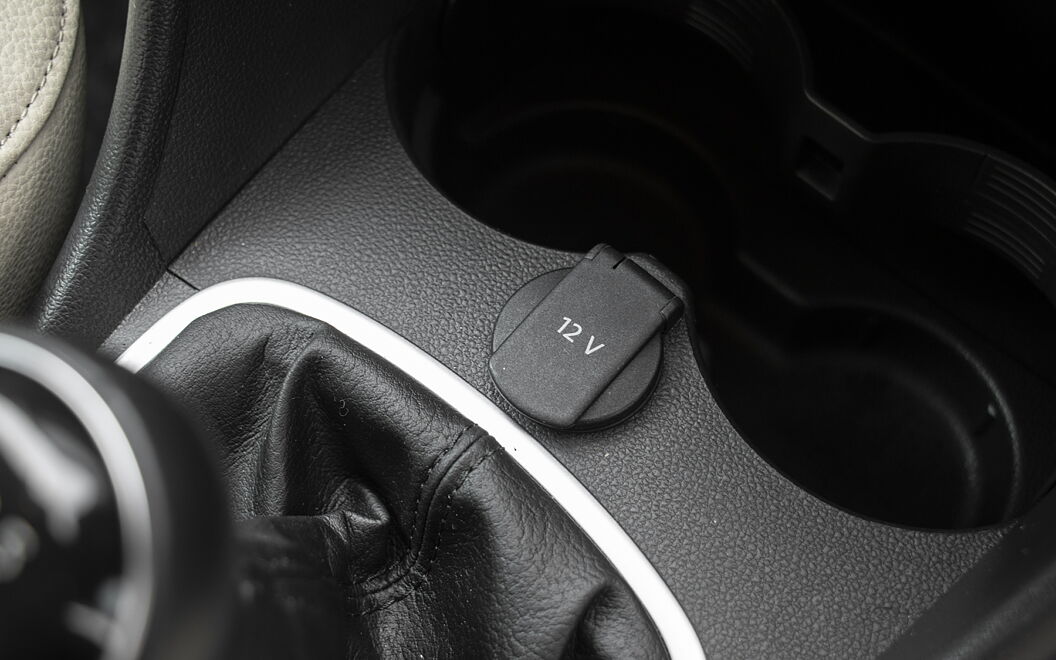 Volkswagen Vento USB / Charging Port
