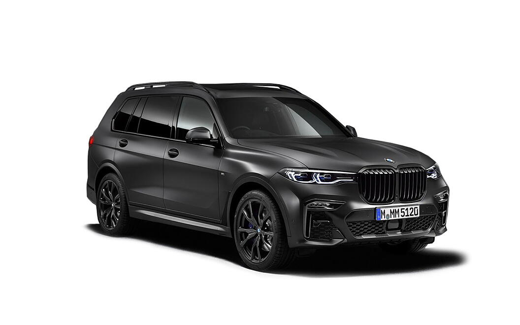 BMW X7 Front Right View