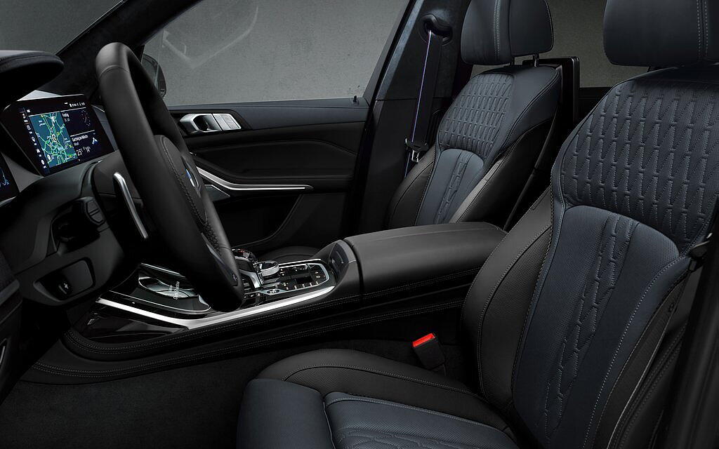BMW X7 Front Seats