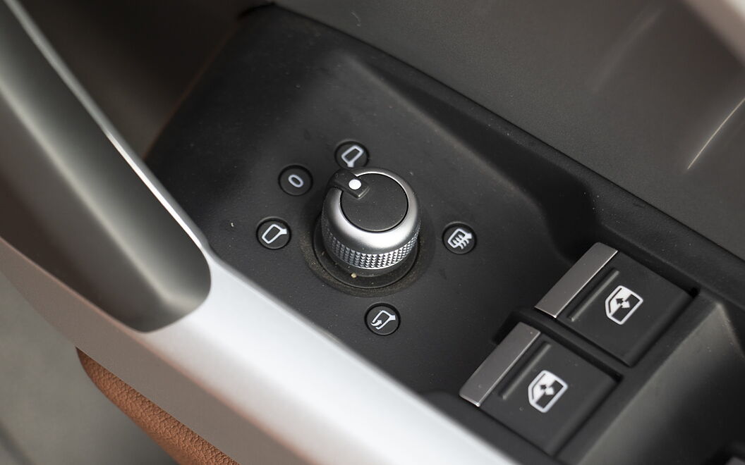 Audi Q3 ORVM Controls