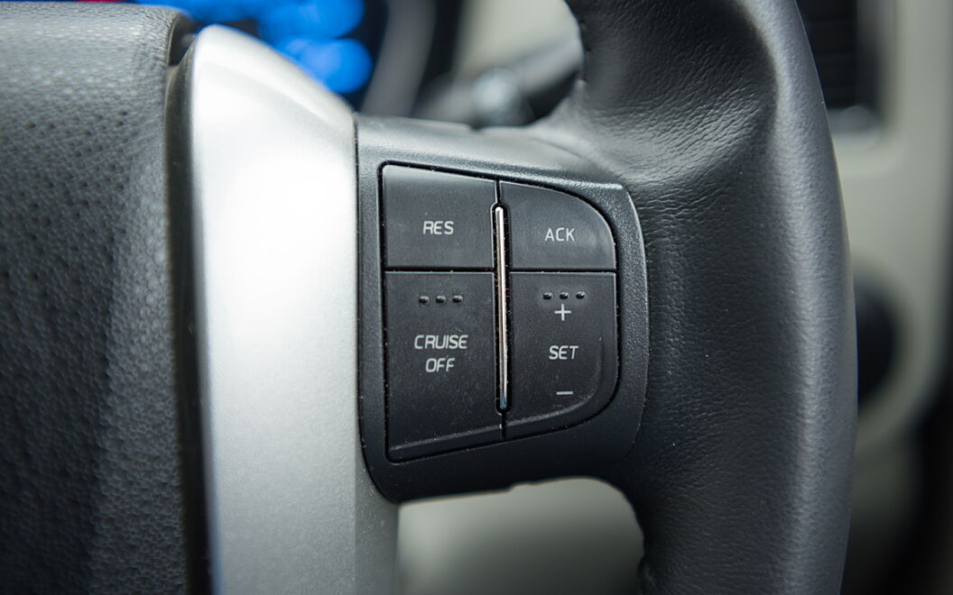 Mahindra Scorpio 2021 Steering Mounted Controls - Right