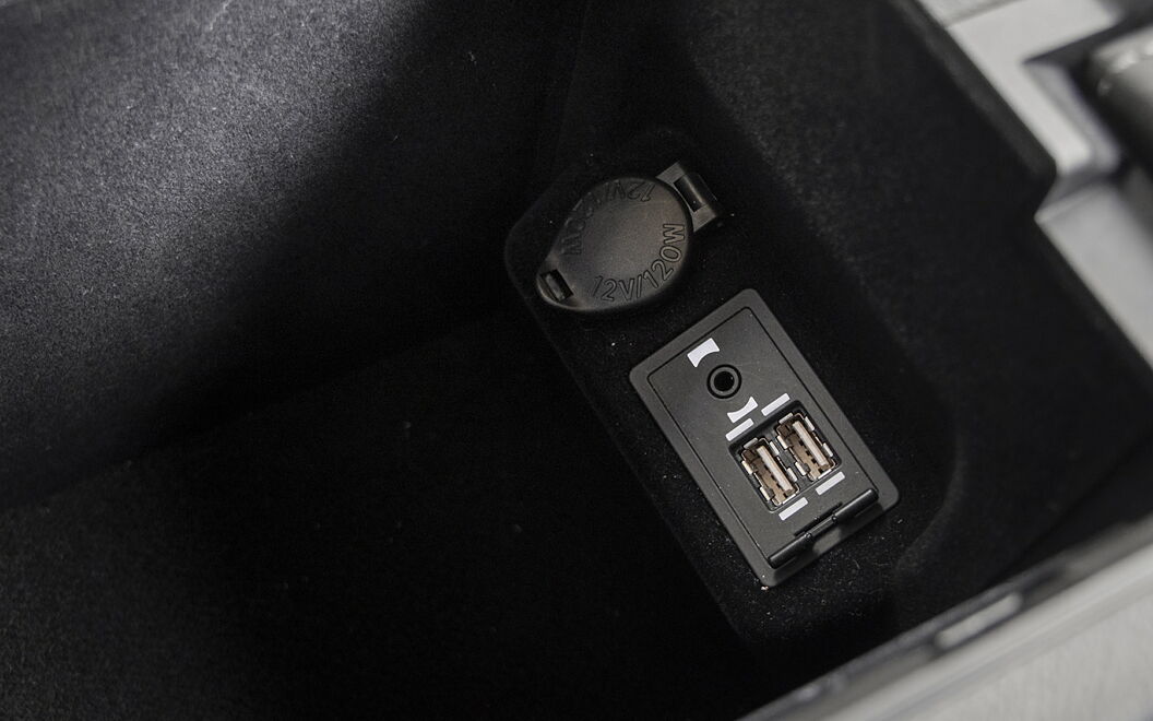 Lexus NX [2017-2022] USB / Charging Port