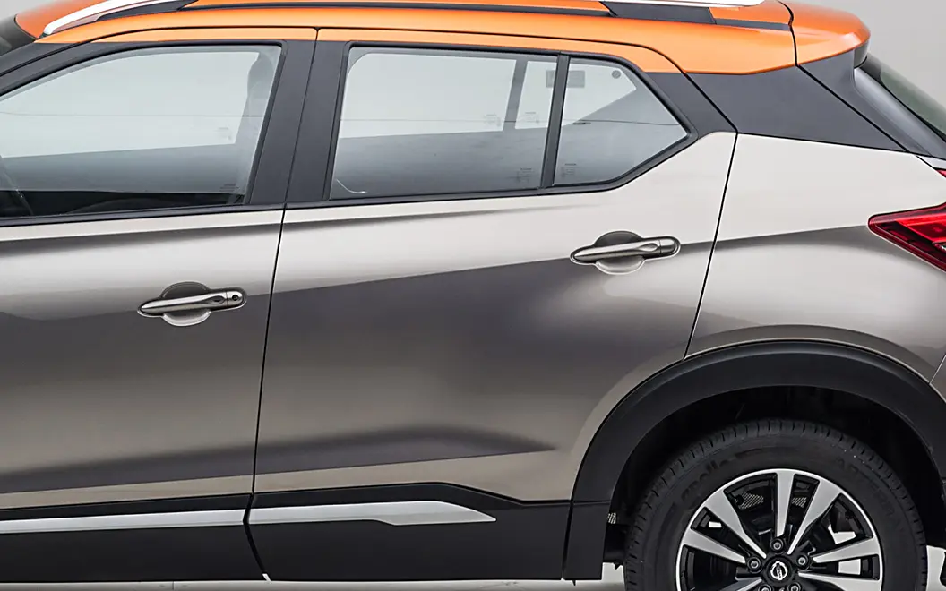 Nissan Kicks Side View