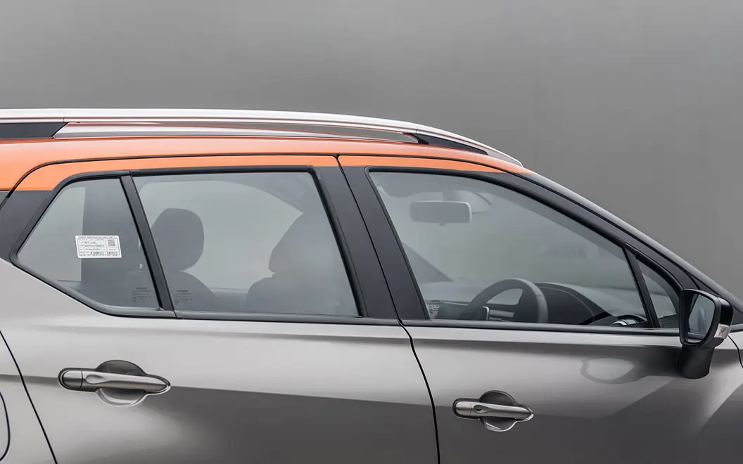 Nissan Kicks Side Top
