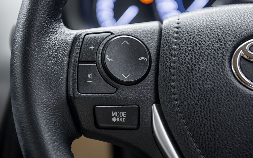 Toyota Yaris Steering Mounted Controls - Left