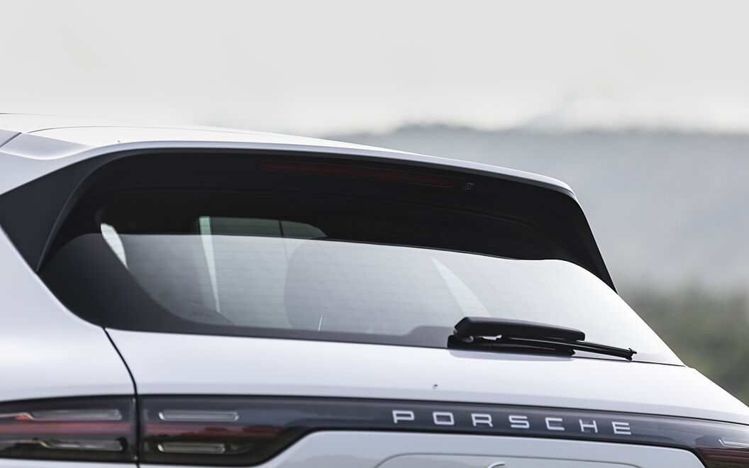 Porsche Cayenne Rear Windscreen