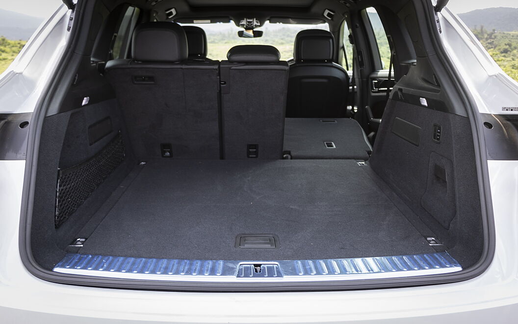 Porsche Cayenne Bootspace with Split Seat Folded