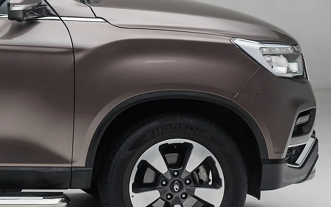 Mahindra Alturas G4 Front Wheel