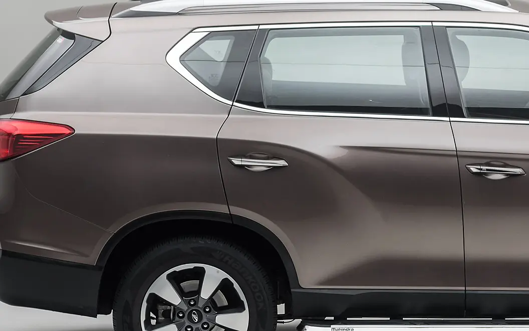 Mahindra Alturas G4 Side View