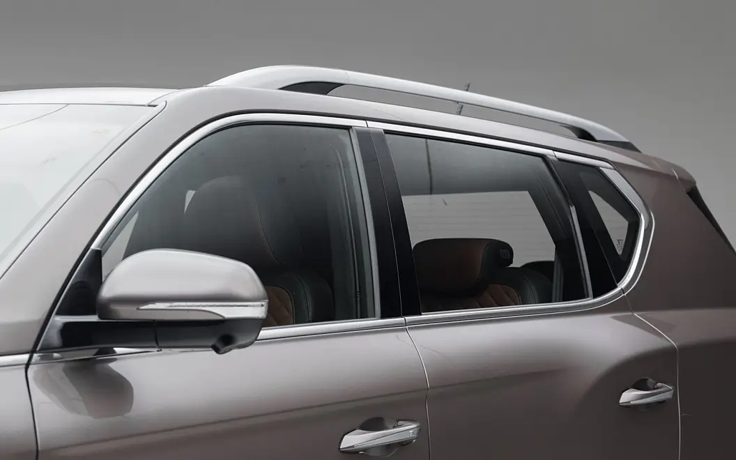 Mahindra Alturas G4 Side Top